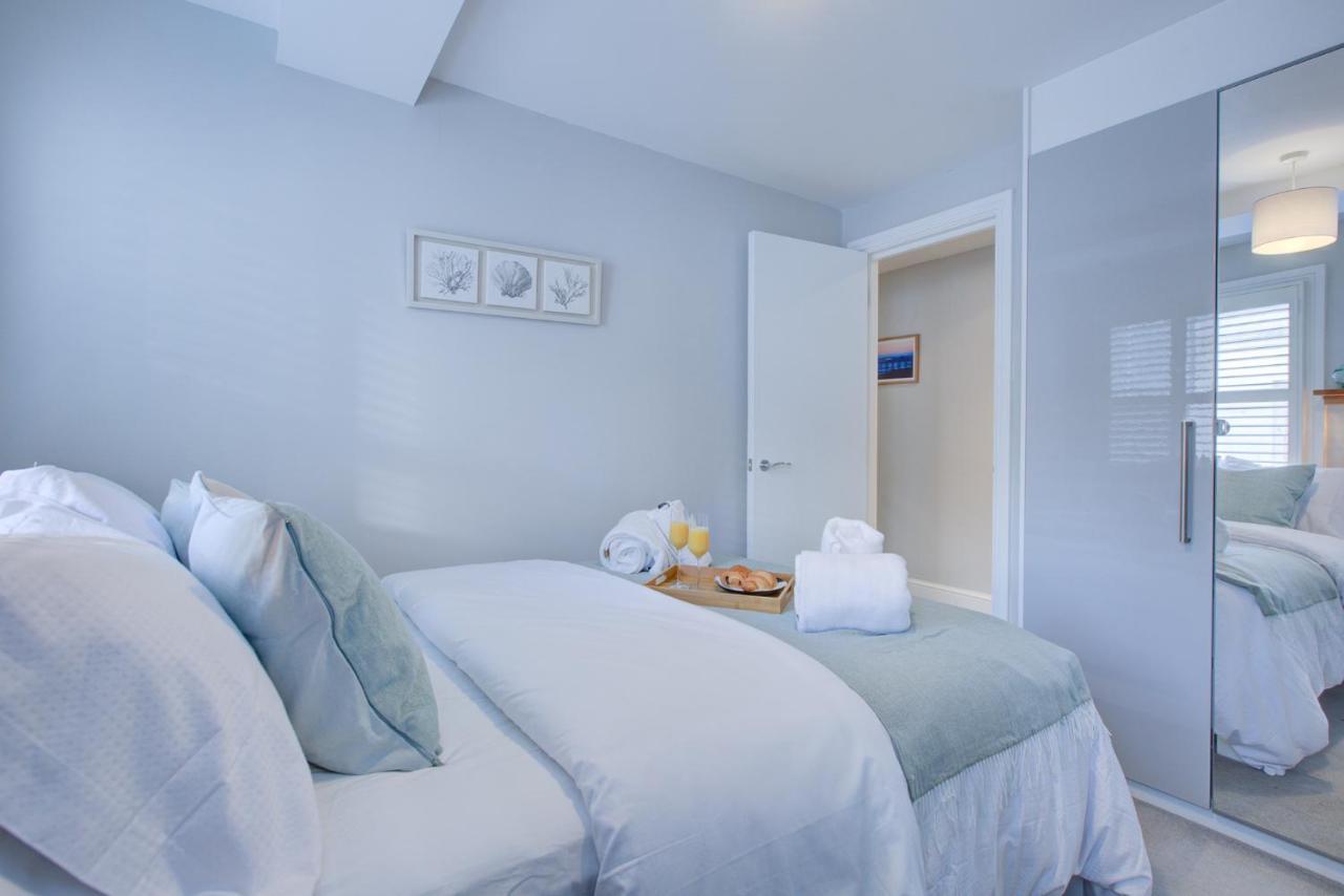 Apartment Contemporary 4 Storey Townhouse - *